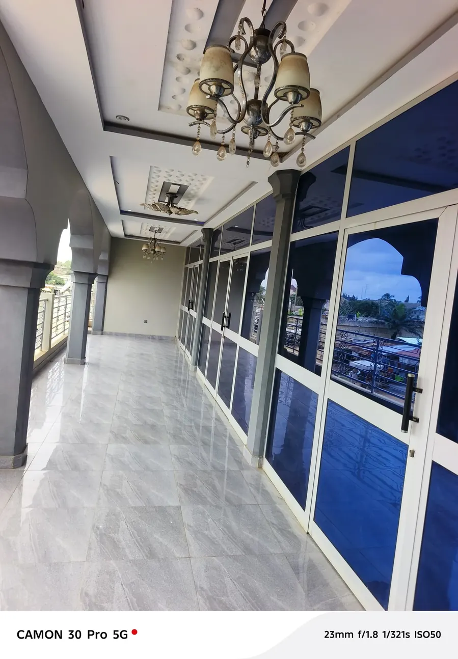 Immeuble R+2 en vente en angle de rue à Adidogomé Douane, Lomé – 550 millions FCFA