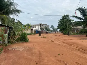 Terrain de 481 m² avec ancienne construction en vente à Agoè Légbassito Avinato – 17 000 000 FCFA