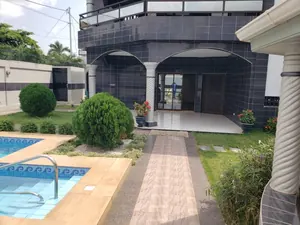 Villa duplex meublée 5 chambres avec piscine en location à Avenou – 1 600 000 FCFA/mois — photo 7