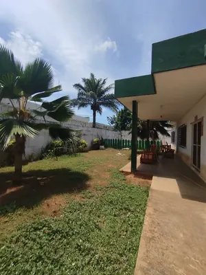 Maison 4 pièces à vendre à La Caisse, Lomé – Angle de rue avec espace piscine – 350 millions FCFA — photo 2