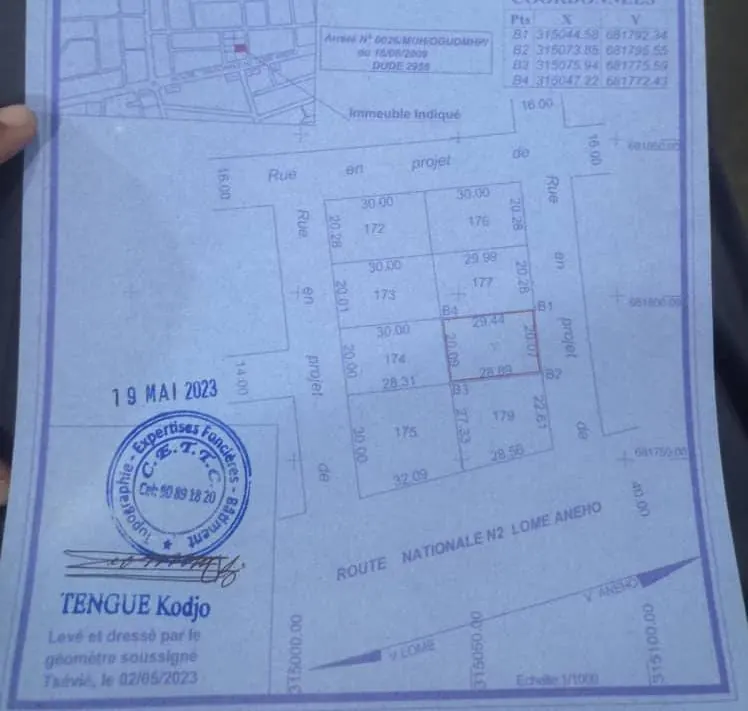 Terrain 4 lots 2400 m² en vente à Zanguéra Aképédo, vue sur la Nationale N°5 – 22 millions FCFA le lot