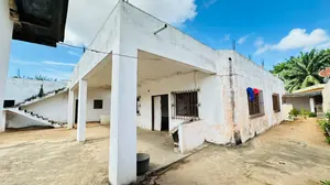 Villa 4 chambres à vendre sur 1 lot à Tokoin Forever – 160 millions FCFA