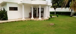 Villa 4 chambres en vente à Cité Oua (Caisse) à Lomé sur 1950 m² – prix à partir de 3 millions FCFA