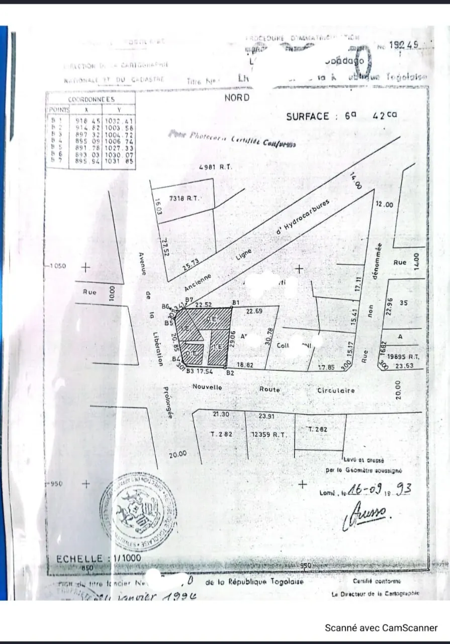 Immeuble R+2 à vendre à l'angle de rue en bordure de goudron à Tokoin Ramco – 250 millions FCFA