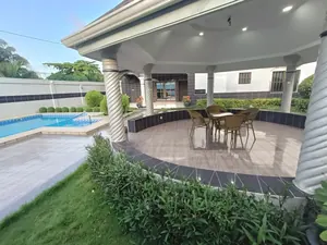 Villa duplex meublée 5 chambres avec piscine en location à Avenou – 1 600 000 FCFA/mois — photo 4