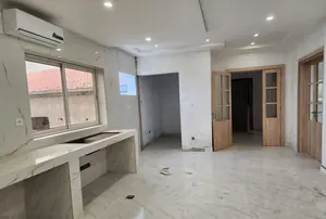 Villa R+4 de 34 pièces à vendre à Kodjoviakopé – 700 m² – Titre foncier – 1,5 milliard FCFA — photo 4