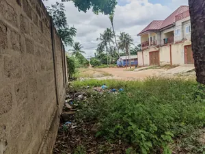Terrain demi-lot clôturé en vente à Adidogomé Sagbado École Franco Arabe – 12 500 000 FCFA