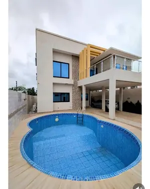 Vente d'une villa à Cococodji, 5 chambres, R+2, avec piscine, sur 340 m² – 170 000 000 FCFA (sans les meubles)