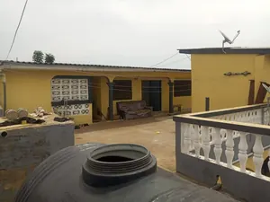 Villa 12 chambres 600 m² en vente à Agoè Togblékopé – 65 millions FCFA — photo 4