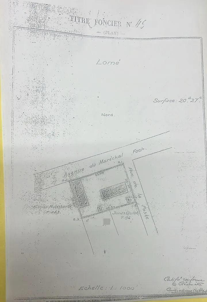 Terrain 2027 m² en vente angle de rue au Grand Marché de Lomé – prix à confirmer