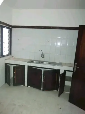 Location d'une boutique à Tokoin Ranco, bord du goudron, avec bureau et sanitaire – 180 000 FCFA/mois — photo 11