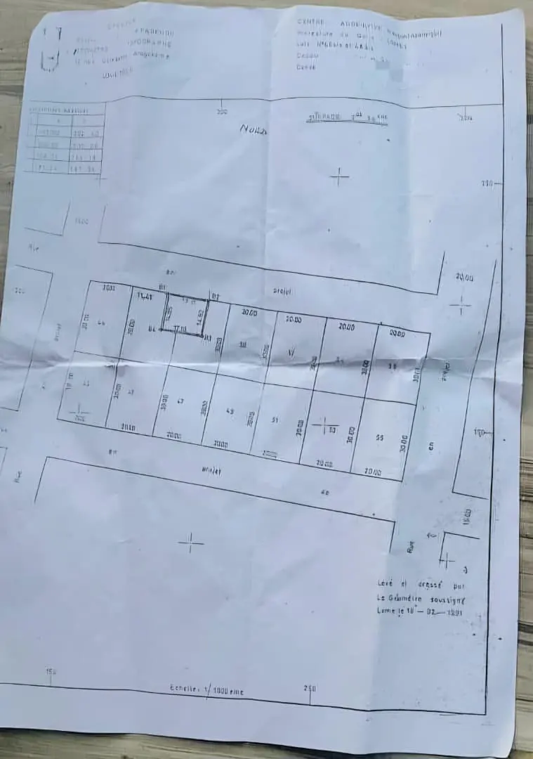 Vente d'une maison à Agoè près du carrefour Commando, 6 pièces, 255 m², proche du goudron – 17 500 000 FCFA