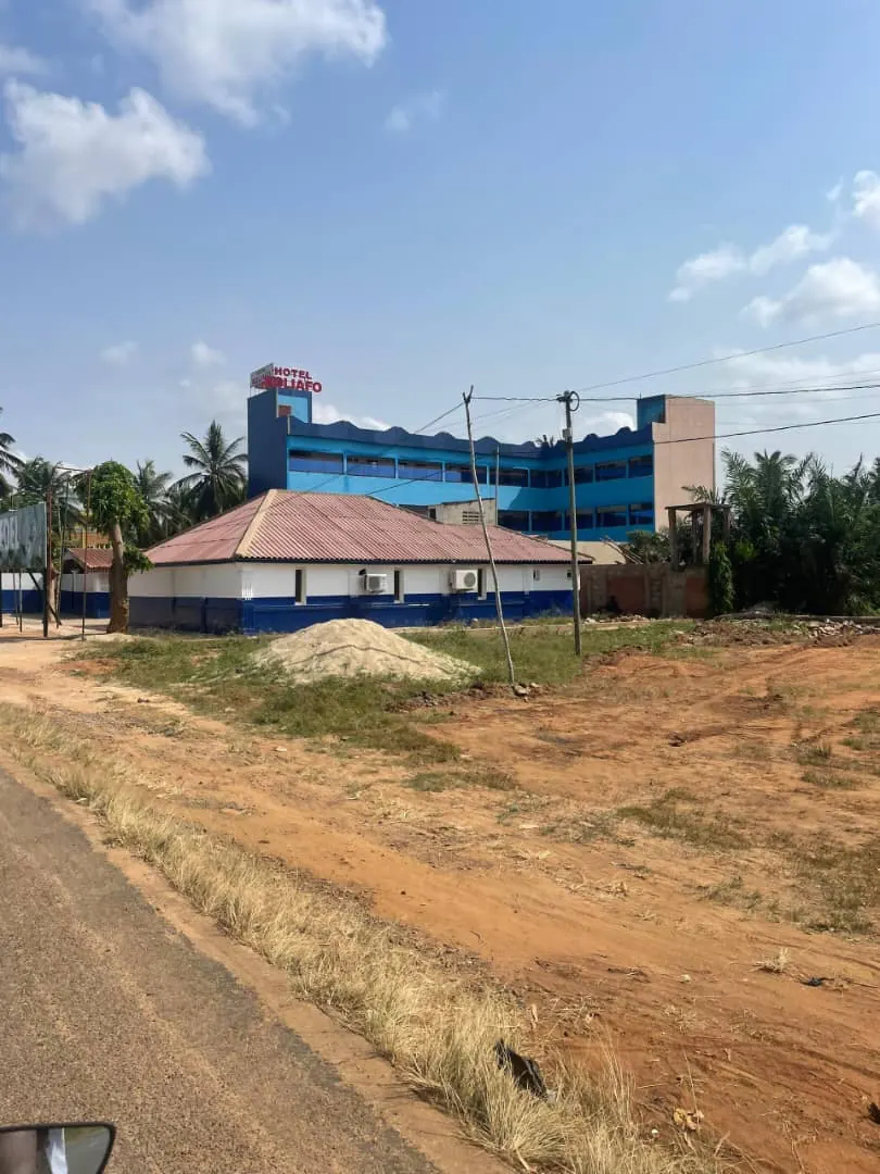 Terrain 2 lots 1200 m² en vente en bord du goudron à Aného – 11 millions FCFA le lot