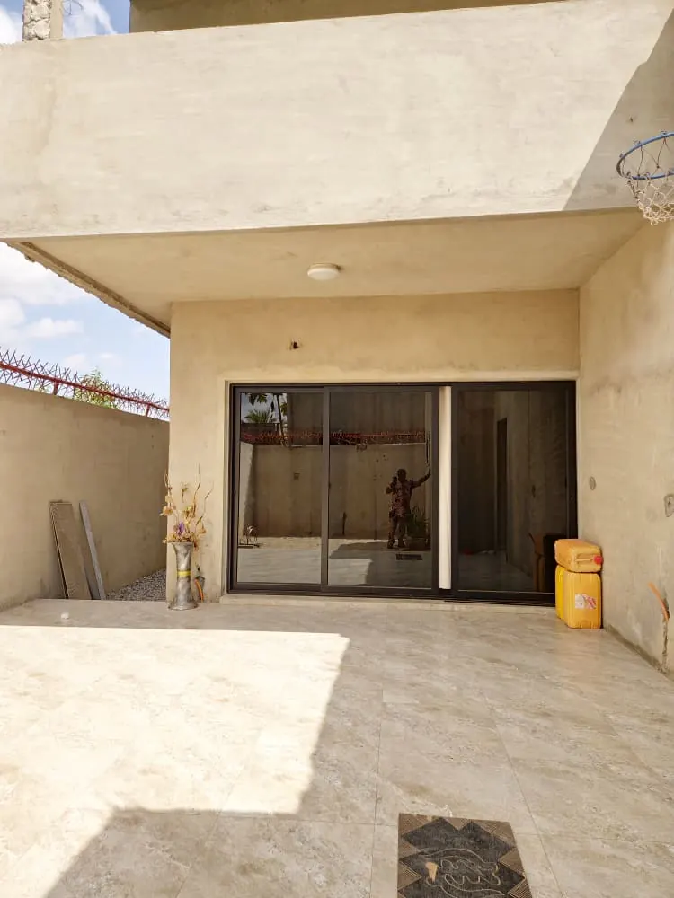 Vente d'une villa duplex à Sogbossito Somayaf, 6 chambres, 300 m², nouvelle construction – 55 000 000 FCFA