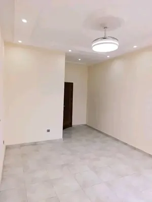 Location d'une boutique à Agoé Logopé, 31,5 m², dallée avec sanitaires internes, proche du goudron – 25 000 FCFA/mois — photo 7