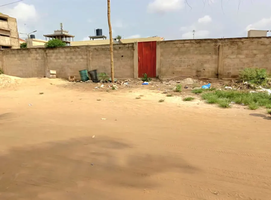 Terrain 2 lots en angle de rues clôturé à vendre à Agoè Aŋomé, à 50m du goudron – 160 millions FCFA