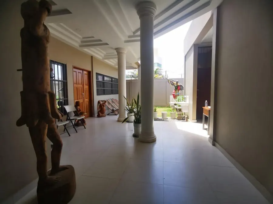 Vente d'un immeuble triplex à Donou, 15 chambres, nouvelle construction, titre foncier personnel – 450 millions FCFA