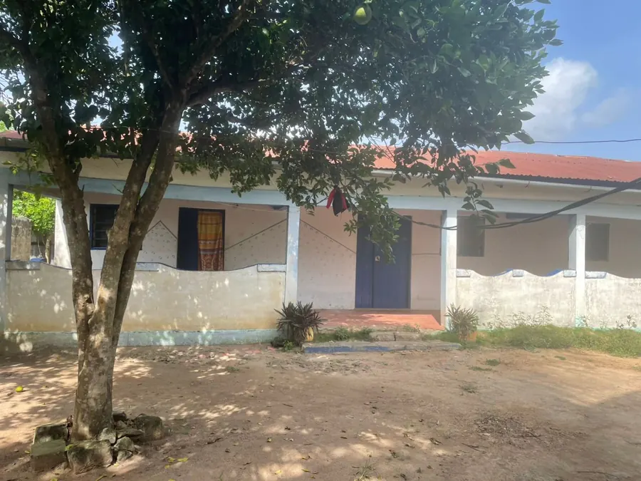 Villa 2 chambres en vente à Tovegan, proche du goudron Lomé-Kpalimé – 9 millions FCFA à débattre