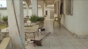 Vente d'une villa à Agbata Catholique, 4 chambres salon, 700 m², avec dépendance et garage – 25 millions FCFA