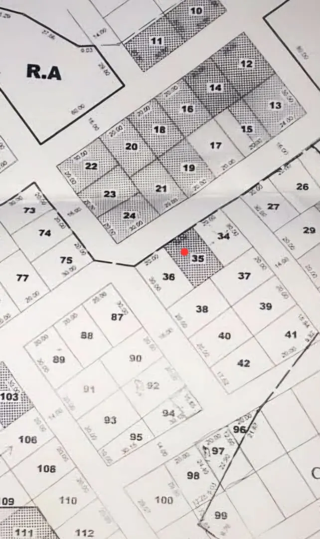 Terrain demi-lot 300 m² à vendre à Djagblé Klemé, près de l'église de Noumonvi – 8 500 000 FCFA
