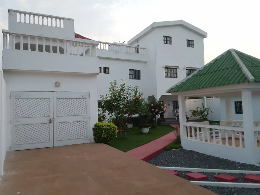Villa 4 chambres à vendre à Baguida, proche de la plage et du goudron – 220 000 000 FCFA
