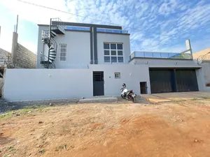 Villa duplex 5 chambres en vente à Avénou Factory – 170 millions FCFA