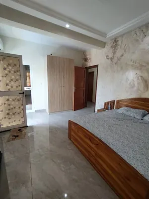 Villa triplex meublée 7 chambres à louer à Attiégou avec piscine et terrain de basketball – 1 700 000 FCFA/mois — photo 10