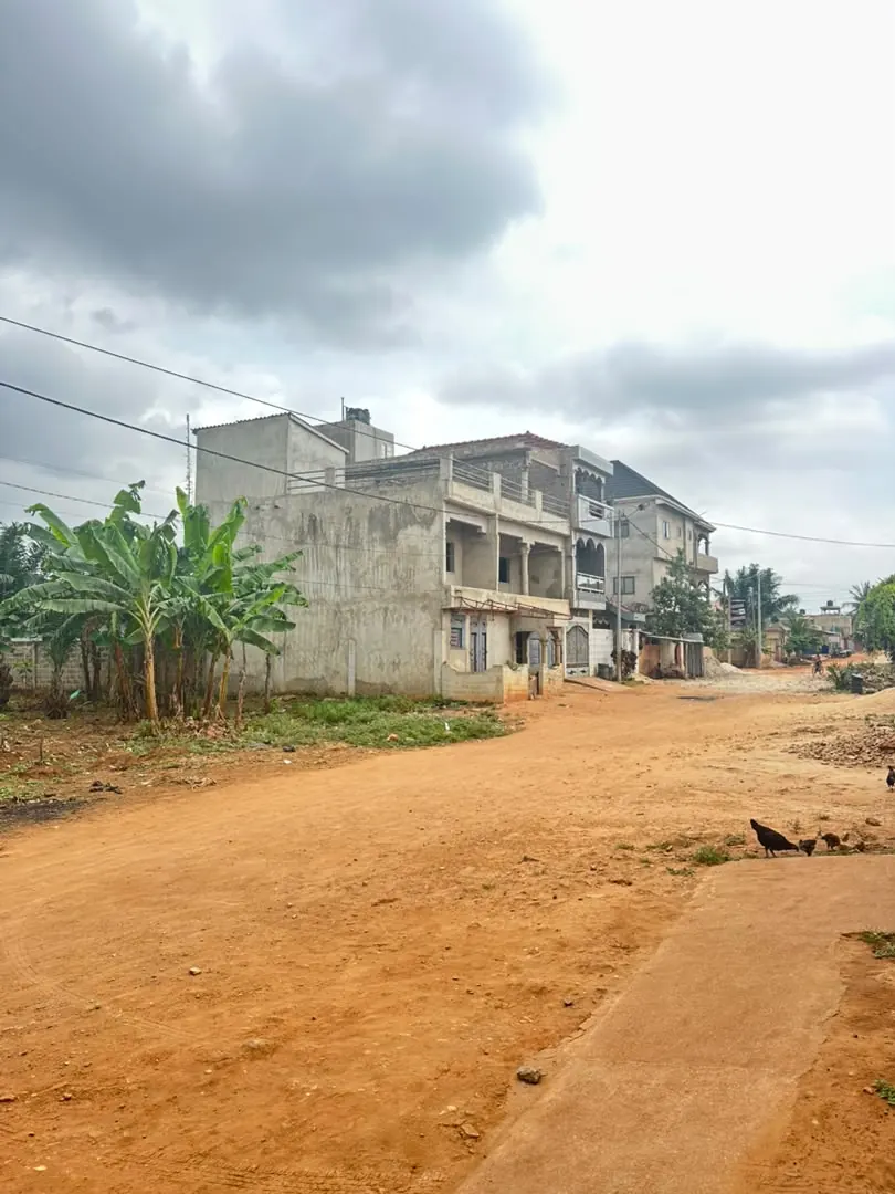 Terrain demi-lot en vente à Agoé Sogbossito – 15 millions FCFA