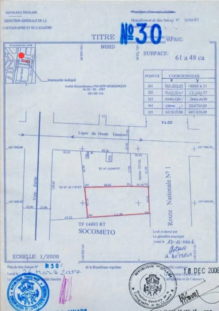 Terrain 3300 m² en vente à Amoutivé, angle de 4 rues – 1,375 milliard FCFA