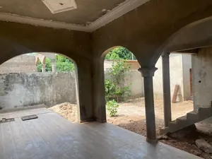 Vente d'une villa à Apessito Sadko, nouvelle construction, demi-lot, 2 chambres, avec jardin, boutique et dépendance – 25 millions FCFA — photo 2