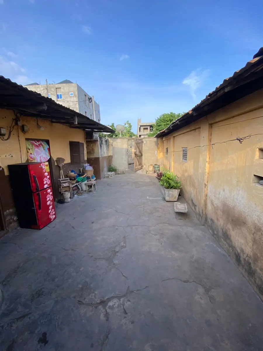 Maison sur demi-lot de 246 m² en vente à Dekon face à BTCI – 40 millions FCFA