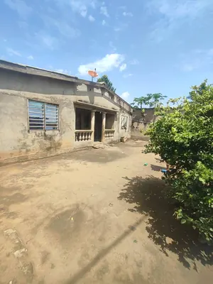 Vente d'une maison à Agbalépédo Bomaco, 4 chambres, ¾ de lot bâti, proche du goudron – 45 millions FCFA — photo 1