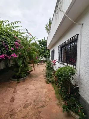 Vente d'une villa à Agoè Cacaveli, meublée avec piscine, 6 chambres sur 2 lots et demi – 350 millions FCFA — photo 16