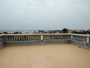 Villa duplex meublée 6 chambres sur 1 lot en angle de rue en vente à Baguida Monument – 600 millions FCFA — photo 2