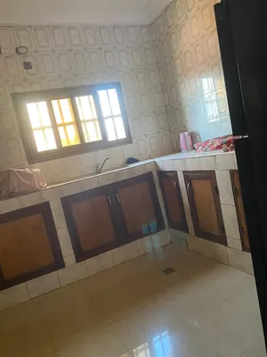 Vente d'un immeuble à Hédzranawoé, R+3, appartements meublés, 596 m² (1 lot), à 30 mètres du goudron – 320 millions FCFA — photo 3