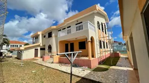 Villa 6 pièces sur 2 lots à vendre à la Cité OUA – 1 milliard FCFA — photo 5
