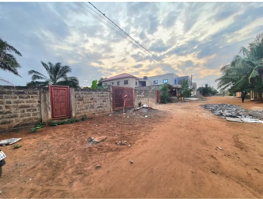Terrain 1 lot (600 m²) en vente à Agoè Logopé – 32 millions FCFA