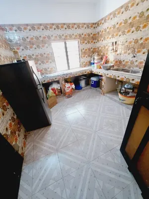 Vente d'une villa à Ségbé Akato, 7 chambres, R+1, nouvelle construction, demi-lot, à 200m du goudron – 65 millions FCFA — photo 4