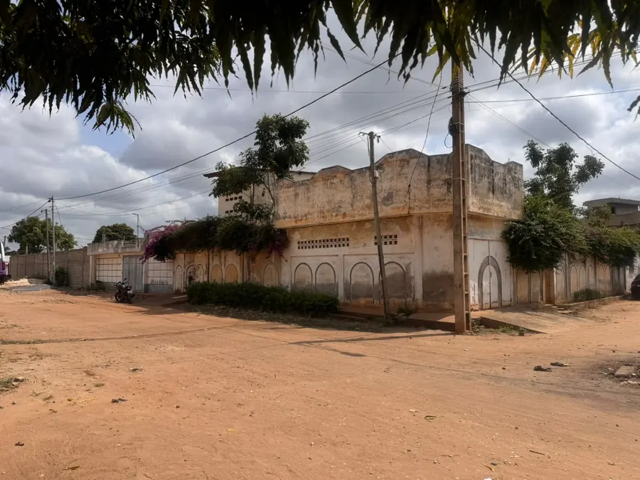 Vente d'une villa à Agbalépédo, angle de rue, 3 chambres + dépendance + 2 pièces, proche du goudron – 47 millions FCFA