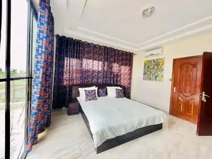 Villa meublée 4 chambres avec piscine et jardin à louer à Zanguéra – 1 200 000 FCFA/mois — photo 6