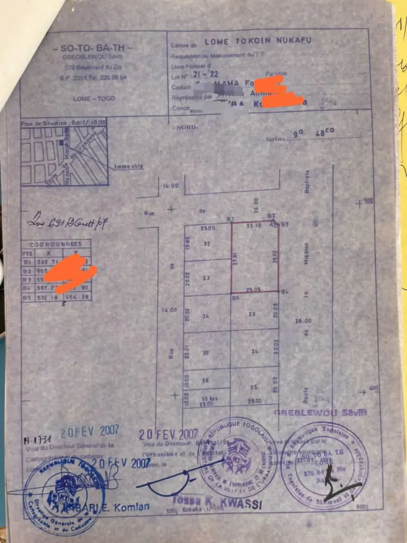 Terrain 900 m² en vente en bordure de goudron à Wuiti – 180 millions FCFA