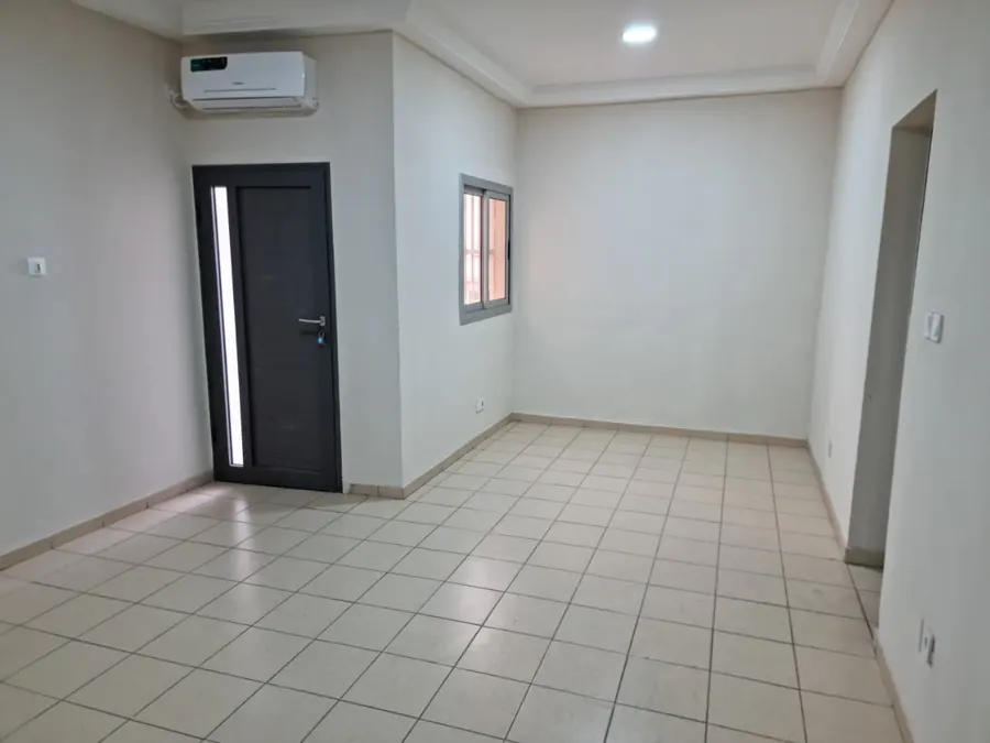 Villa duplex 5 chambres à louer à Dékon, proche du goudron – 500 000 FCFA/mois