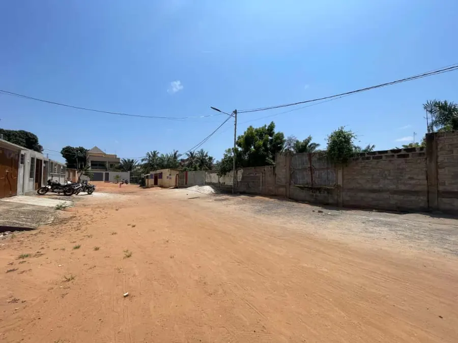 Terrain 1 lot + 1/4 en vente à Adidogomé Wognome – 40 millions FCFA