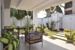 Villa duplex 6 chambres en vente sur 1 lot à Avénou – 200 millions FCFA — photo 2