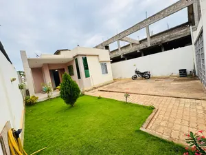 Vente d'un terrain à Légbassito Opéra, 1 lot en angle de rue, à 400 m du goudron – 28 millions FCFA