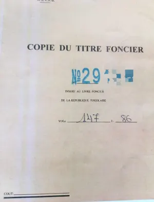 Vente d'un terrain à Agoe Fiovi, demi-lot 10/30 clôturé, titre foncier personnel – 18 millions FCFA à débattre — photo 2