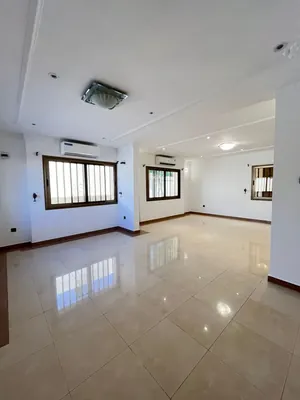 Villa basse avec piscine à louer à La Caisse – 1 600 000 FCFA