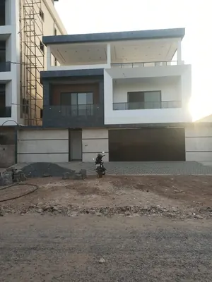 Villa 5 chambres avec piscine en vente à Totsi – 240 millions FCFA