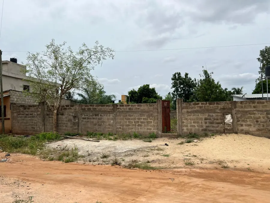Terrain de moins d'un lot en vente à Sanguera Klikamé – 23 millions FCFA