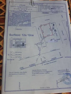 Terrain 2 lots clôturé en angle de rue en vente à Avépozo – 65 millions FCFA